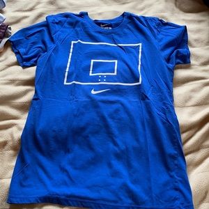 Men’s blue Nike basketball Tee